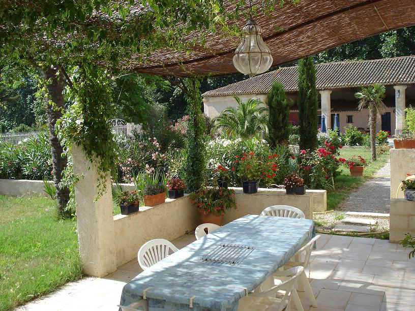 pergola jardin.JPG (186766 octets)